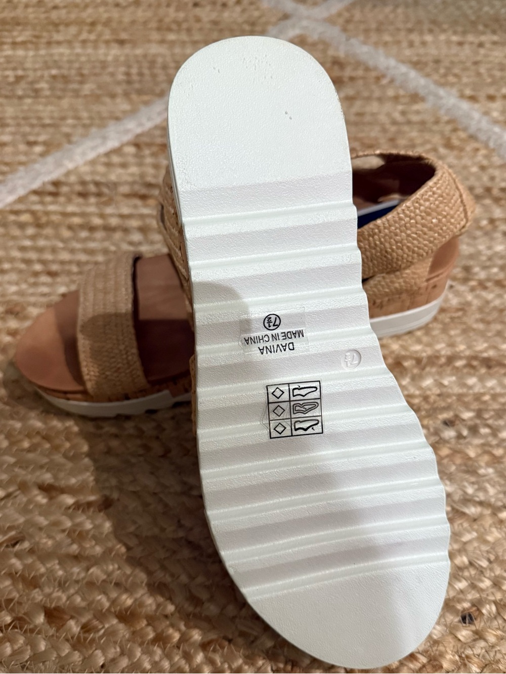 Catherine Malandrino Women’s Beige Sandals Size 7.5M Brand New No Box - Picture 3 of 3